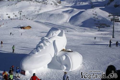 Fußballschuh aus Schnee Fußballschuh aus Schnee