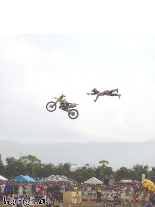Fliegendes Motorrad